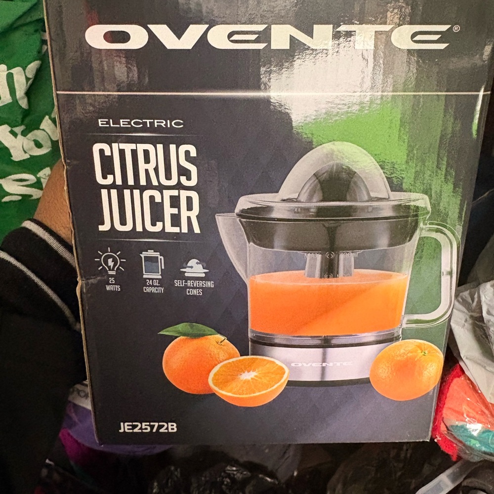 Ovente Electric Citrus Juicer in Black and Clear: Brand New